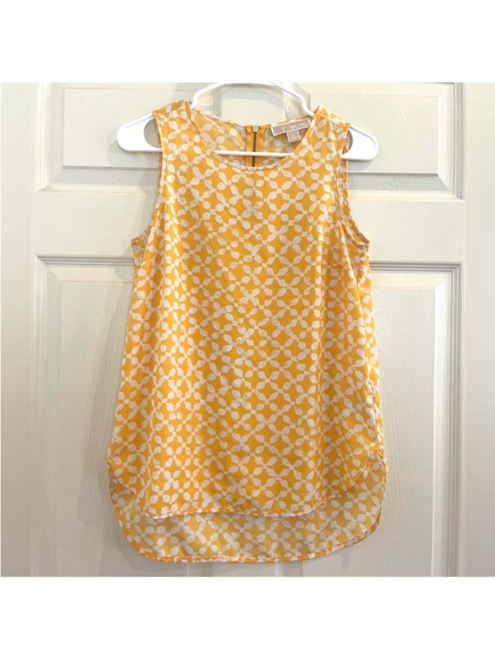 MICHAEL KORS Yellow and White Sleeveless Patterned top